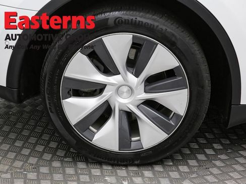 Used 2022 Tesla Model Y Long Range AWD/4WD image 27