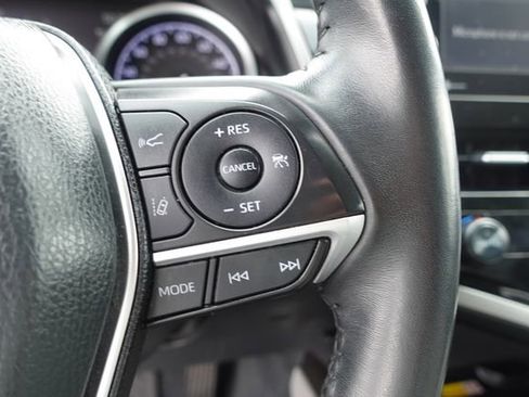 Certified 2022 Toyota Camry XLE FWD image 16