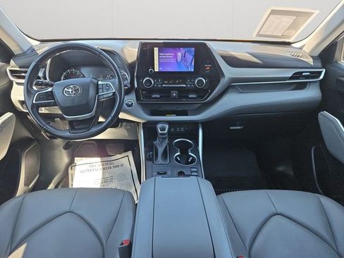 Used 2023 Toyota Highlander XLE FWD image 18