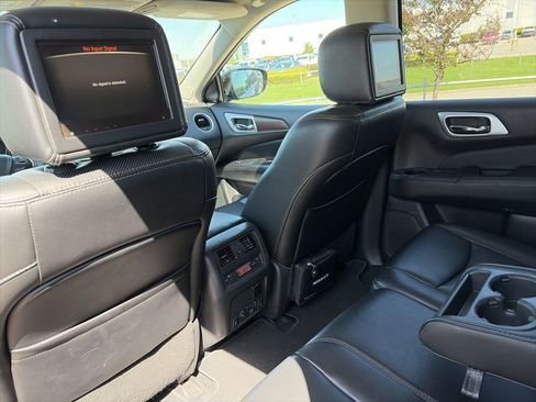 Used 2017 Nissan Pathfinder Platinum w/ Family Entertainment Package image 53