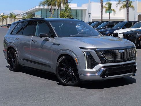 Used 2026 Cadillac Vistiq Platinum AWD/4WD image 2