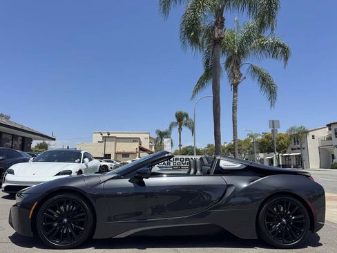Used 2019 BMW i8 Roadster AWD/4WD image 3