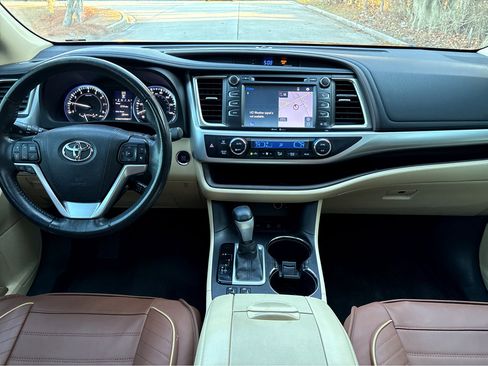Used 2015 Toyota Highlander XLE image 4