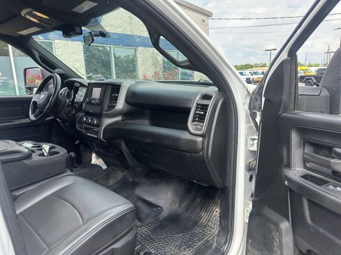 Used 2024 RAM 3500 Tradesman w/ Chrome Appearance Group AWD/4WD image 10
