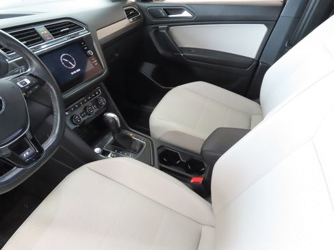 Used 2020 Volkswagen Tiguan SE R-Line image 23
