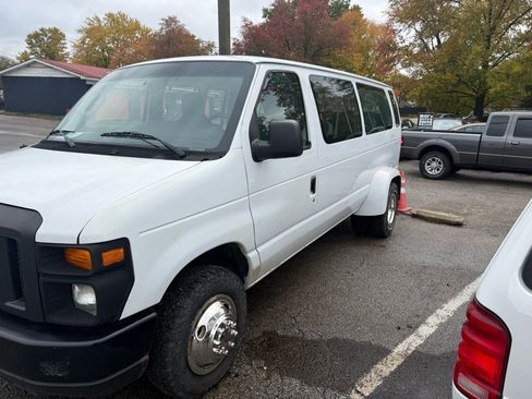 Used 2009 Ford E-350 and Econoline 350 Extended Wagon Super Duty image 7