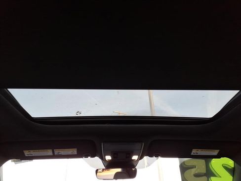 Used 2025 Honda Pilot TrailSport image 17