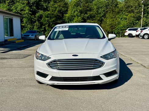 Used 2017 Ford Fusion SE w/ Fusion SE Technology Package FWD image 16