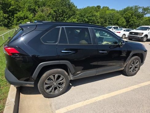 Used 2022 Toyota RAV4 Limited AWD/4WD image 6