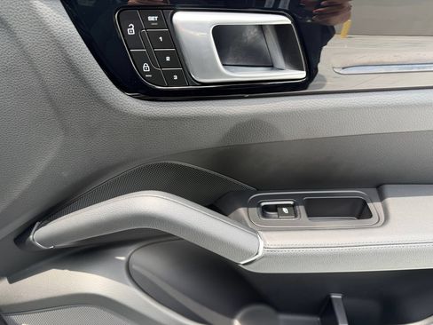 Certified 2023 Porsche Cayenne AWD/4WD image 19
