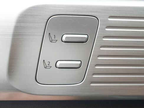 Used 2025 Hyundai Santa Fe Limited AWD/4WD image 18