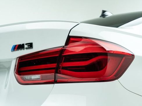 Used 2018 BMW M3 RWD image 15