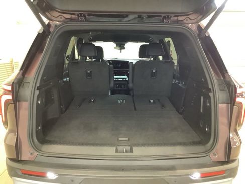Used 2024 Chevrolet Traverse Z71 AWD/4WD image 16