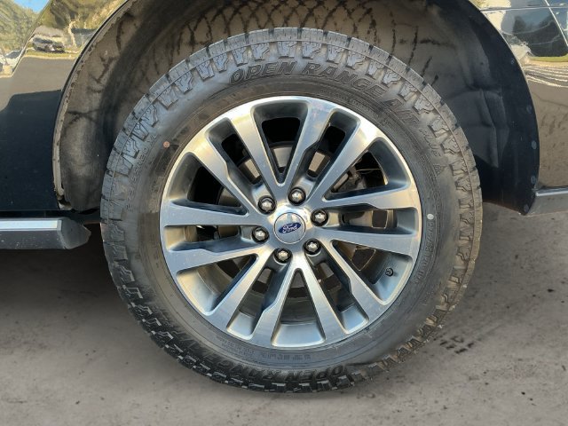 Used 2018 Ford Expedition Limited w/ Equipment Group 301A AWD/4WD image 9