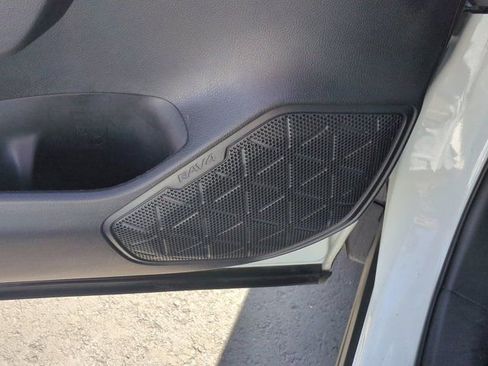 Used 2021 Toyota RAV4 XLE Premium image 17