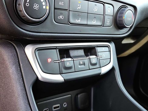 Used 2024 GMC Terrain SLE FWD image 21