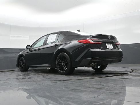 Used 2025 Toyota Camry SE image 38