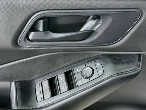 Used 2024 Nissan Rogue S FWD image 20