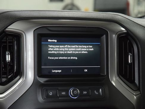 Used 2022 Chevrolet Silverado 1500 Custom w/ Safety Confidence Package image 32