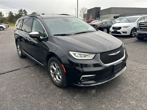 Used 2023 Chrysler Pacifica Limited FWD image 5