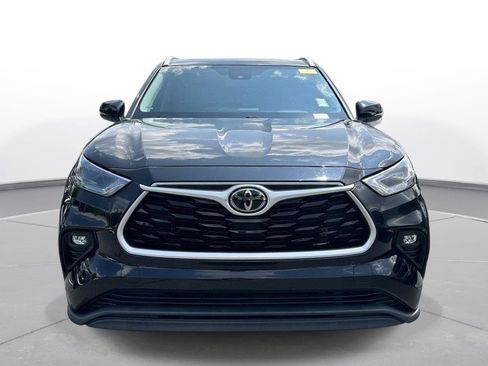 Used 2022 Toyota Highlander XLE FWD image 3