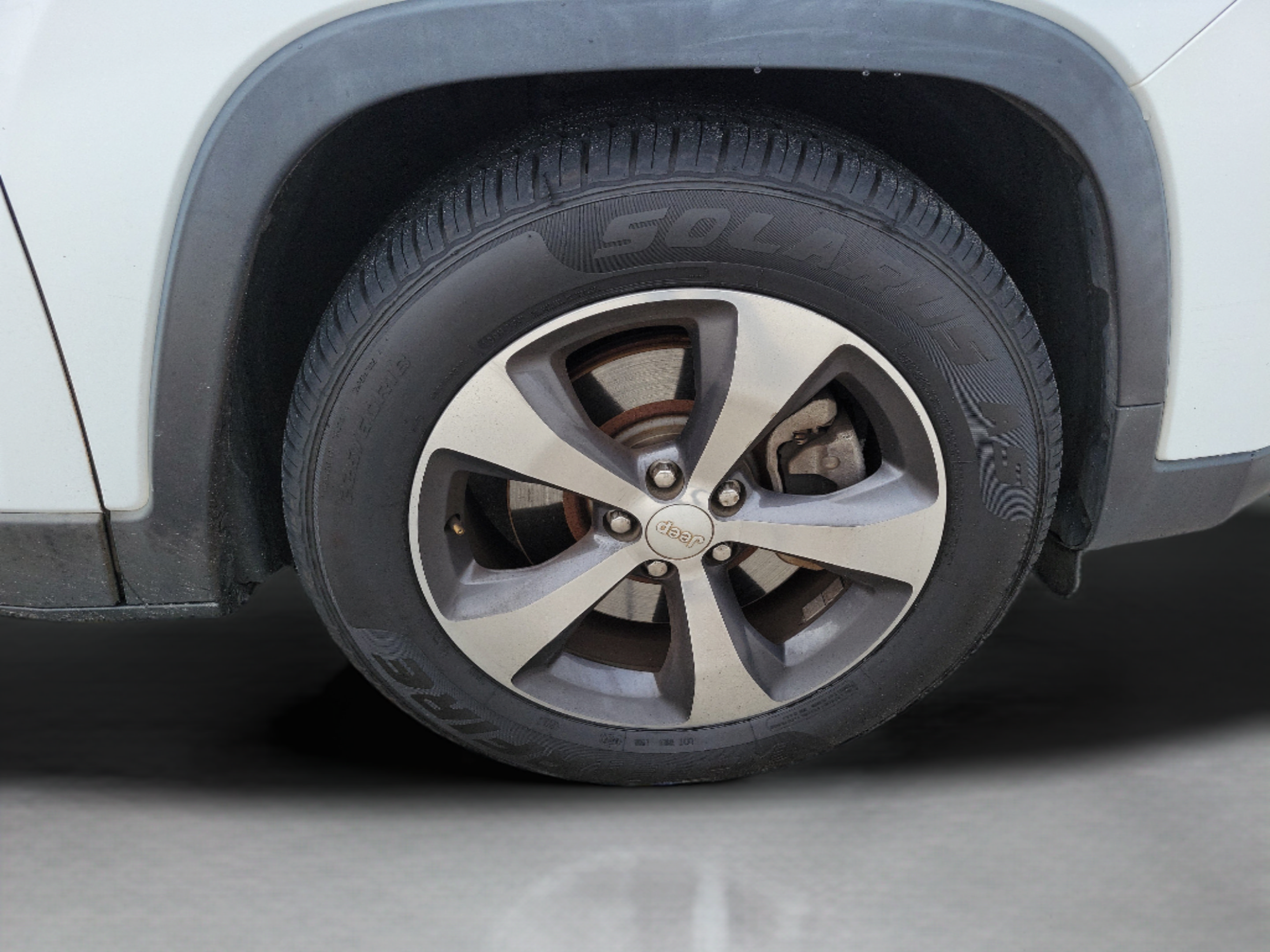 Used 2019 Jeep Cherokee Limited FWD image 29