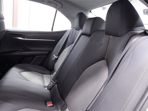 Used 2020 Toyota Camry LE image 17