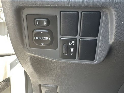 Used 2011 Toyota Prius Five image 16