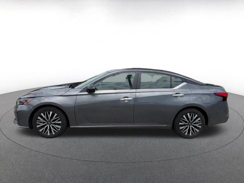 Used 2025 Nissan Altima 2.5 SV FWD image 9