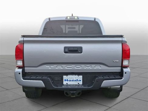 Used 2017 Toyota Tacoma TRD Sport image 23