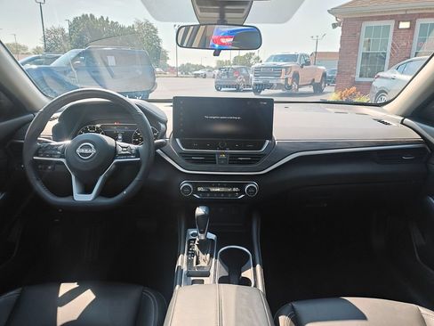 Used 2025 Nissan Altima 2.5 SL FWD image 15