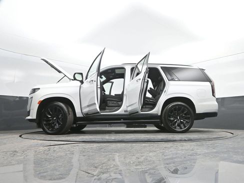 Used 2023 Cadillac Escalade Sport Platinum w/ LPO, ONYX Package image 57