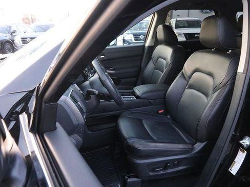 Used 2024 Nissan Pathfinder SL image 9