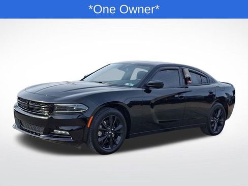 Used 2023 Dodge Charger SXT w/ Blacktop Package image 3