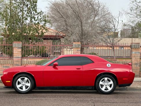 Used 2013 Dodge Challenger SXT Plus image 4
