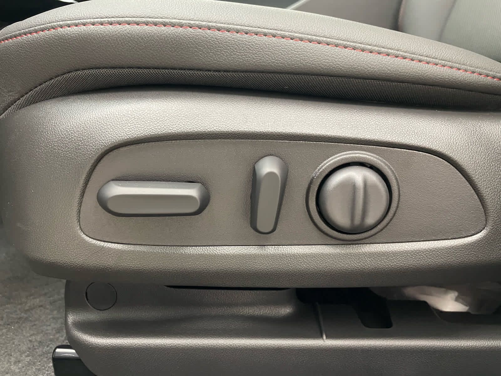 New 2026 Chevrolet Trax RS w/ Sunroof Package FWD image 10