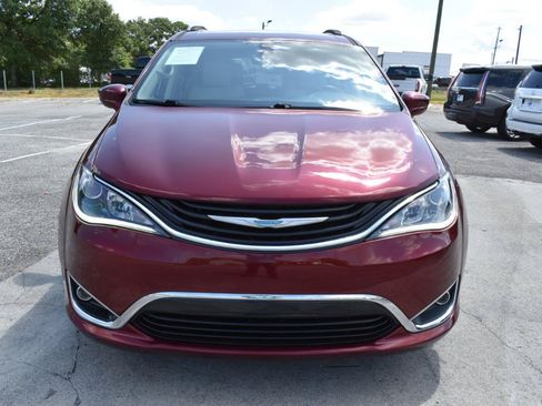 Used 2018 Chrysler Pacifica Touring-L FWD image 3