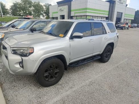 Used 2019 Toyota 4Runner SR5 RWD image 3