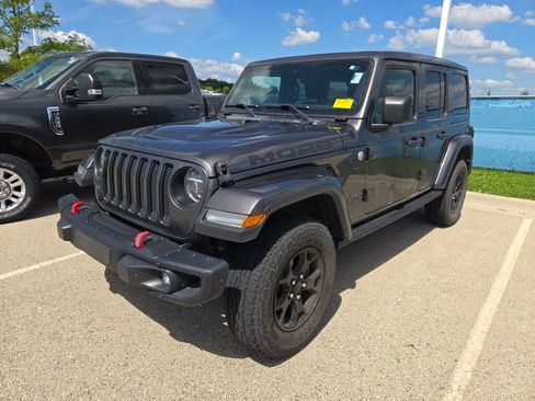 Used 2019 Jeep Wrangler Unlimited Sahara w/ Quick Order Package 24M Moab AWD/4WD image 3