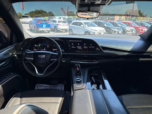 Used 2022 Cadillac Escalade Sport w/ Touring Package AWD/4WD image 38