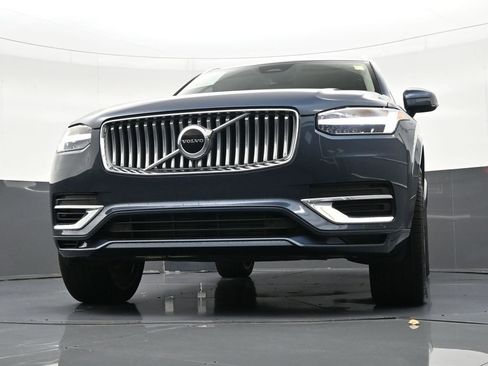 Certified 2025 Volvo XC90 T8 Core w/ Protection Package image 31