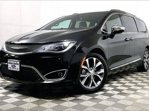 Used 2020 Chrysler Pacifica Limited w/ Tire & Wheel Group image 2