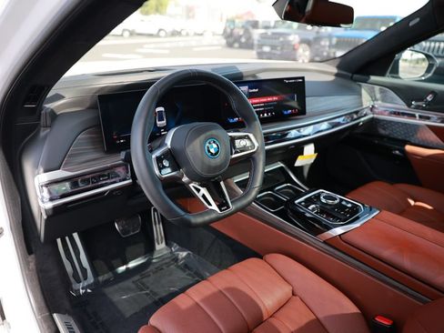 Used 2025 BMW i7 M70 w/ Executive Package AWD/4WD image 14