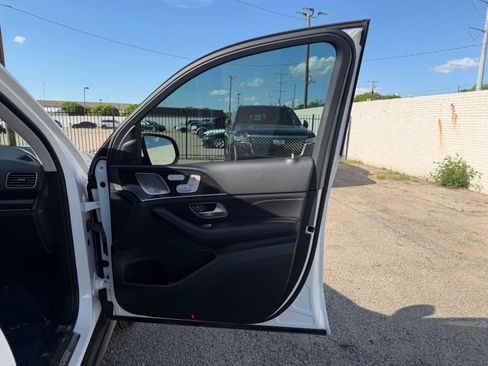 Used 2024 Mercedes-Benz GLS 450 4MATIC image 27