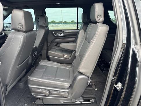 Used 2023 Chevrolet Suburban RST w/ Luxury Package RWD image 3