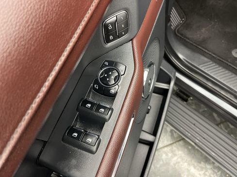 Used 2024 Ford Expedition Limited image 10