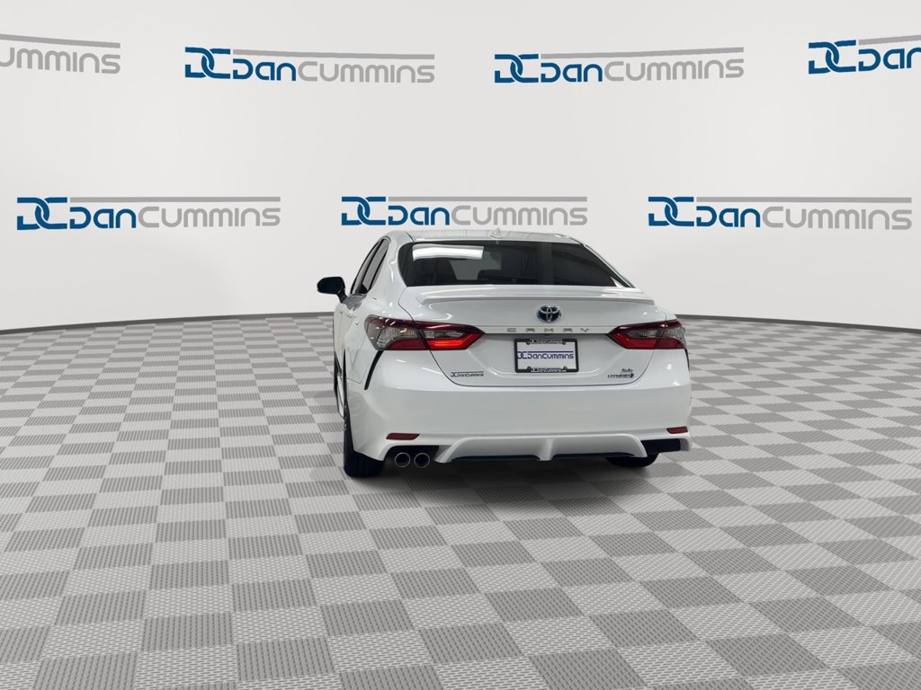 Used 2022 Toyota Camry SE w/ Cold Weather Package FWD image 7
