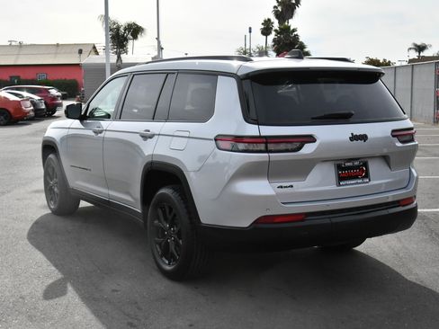 Used 2024 Jeep Grand Cherokee L Laredo image 6