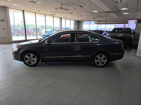 Used 2009 Volkswagen Passat Komfort FWD image 4