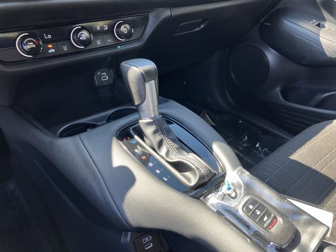 Certified 2025 Honda HR-V LX image 27